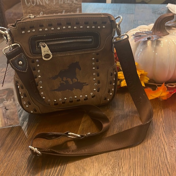 Montana West Handbags - Montana West western style crossbody.